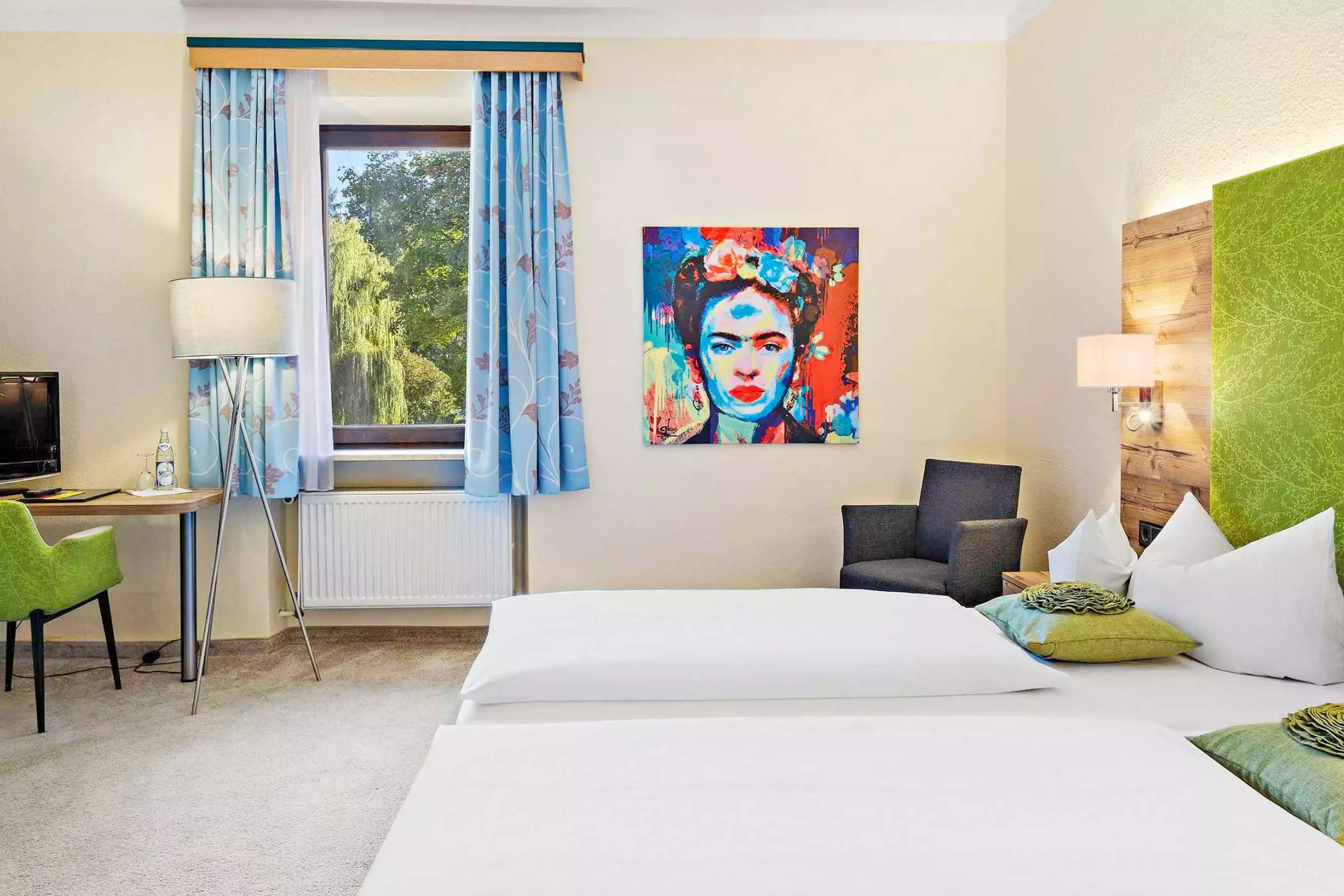 Ausstattung mit SAT-TV, kostenfreiem WLAN